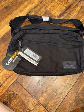 Gregory utility shoulder S: black ballistic